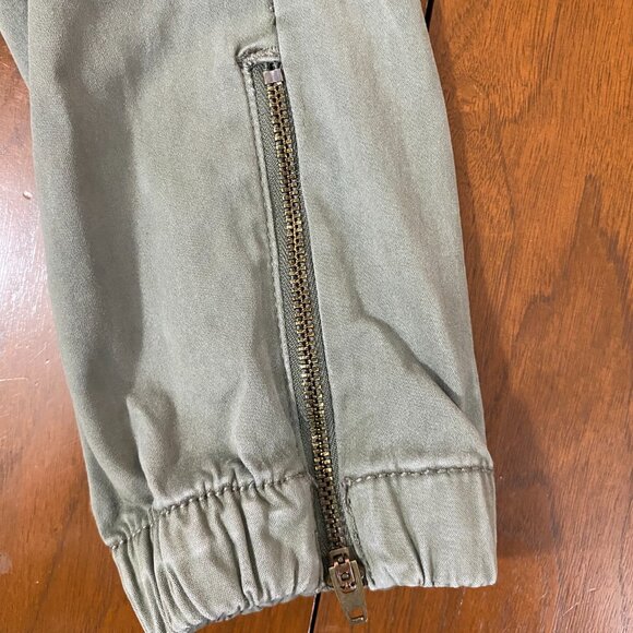 American Eagle Olive Crop Pant with Drawstring, 4R - Picture 8 of 9